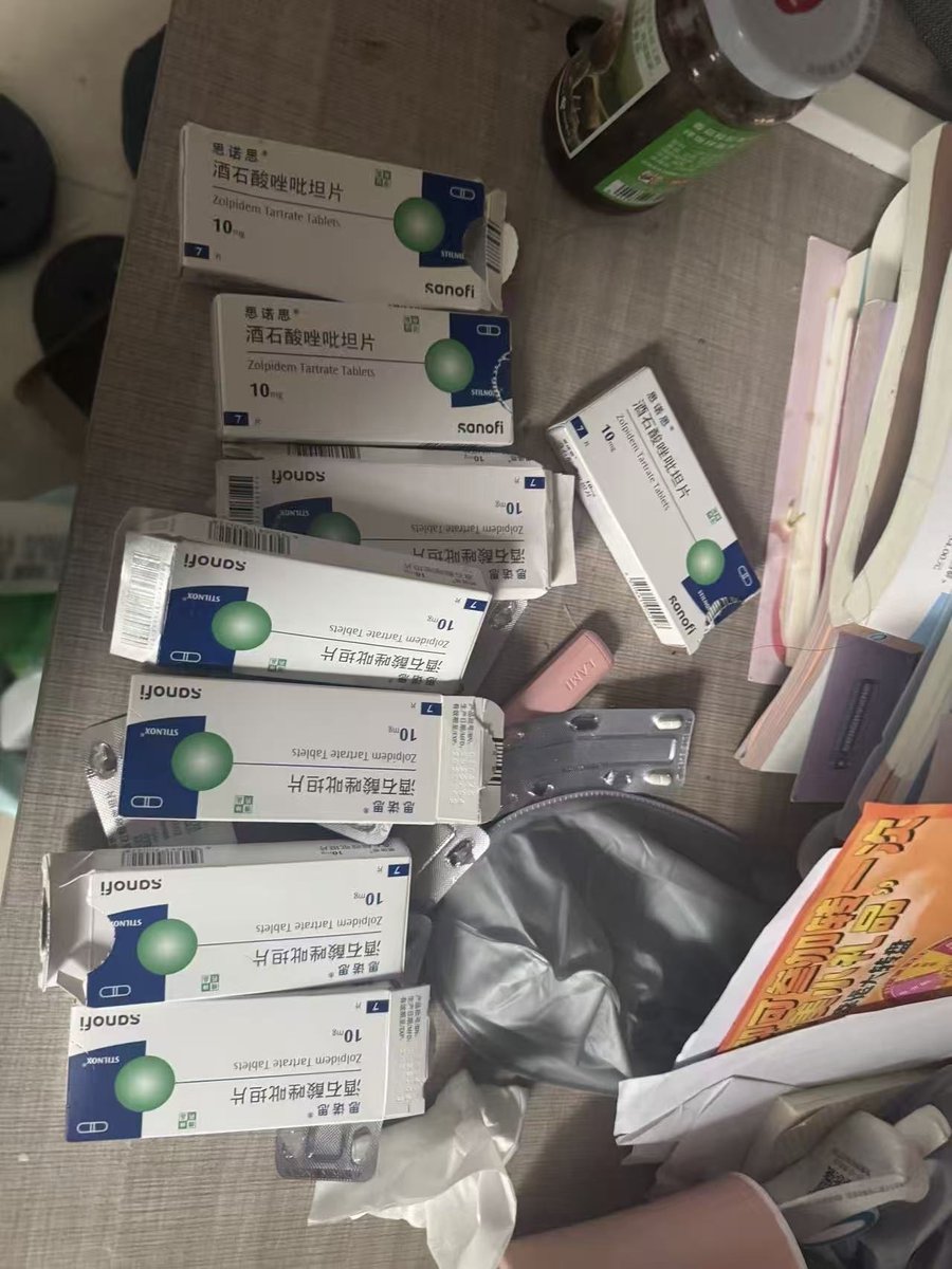 robz_07sad's tweet photo. 磕药磕到死吧 https://t.co/Jz1kY73Zkr