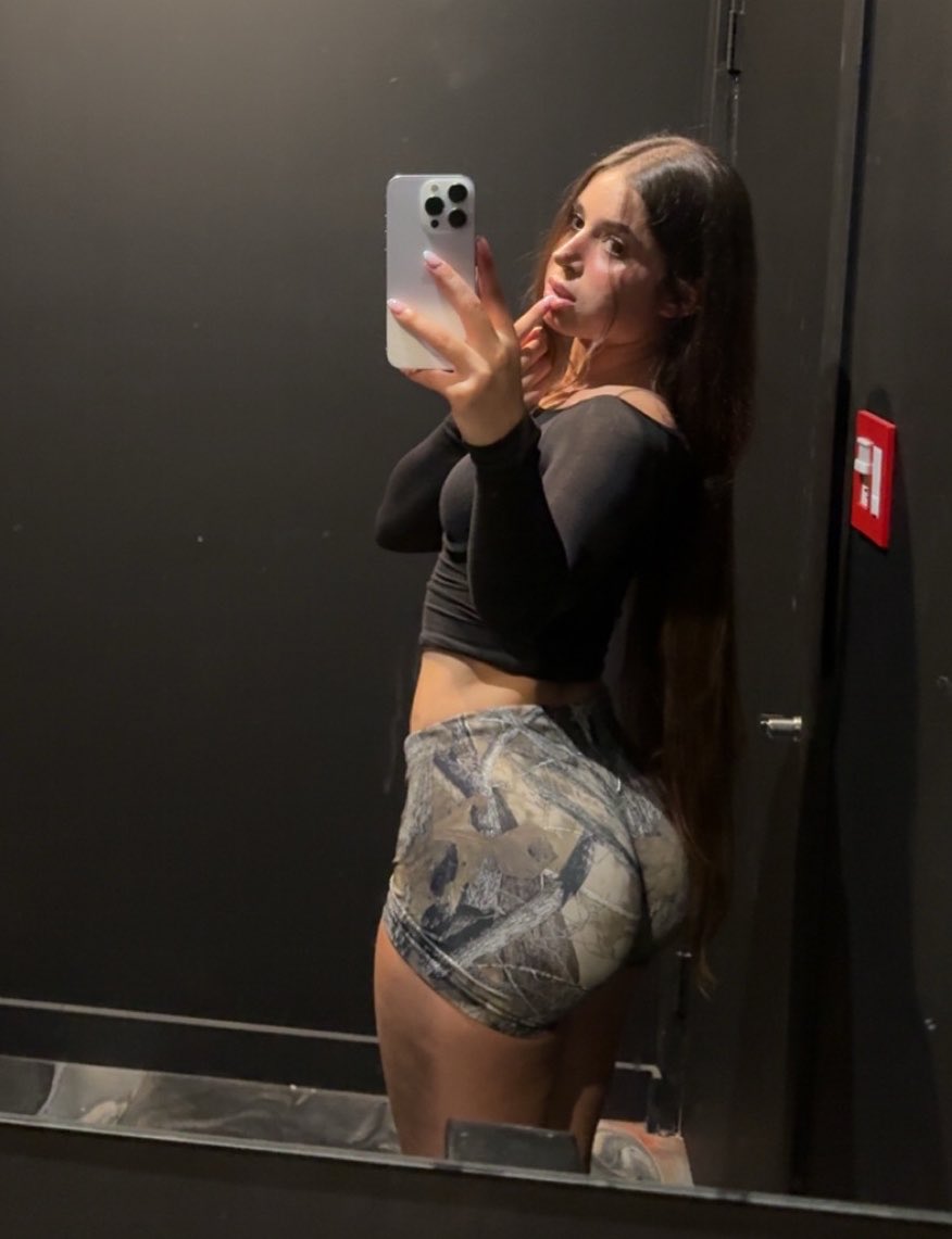 emarrbb's tweet photo. Front or back ? https://t.co/QLmAj7tRwY