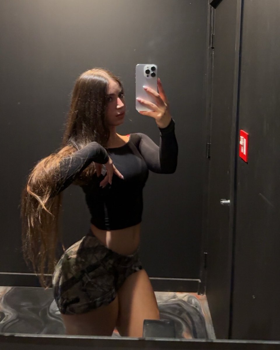 emarrbb's tweet photo. Front or back ? https://t.co/QLmAj7tRwY
