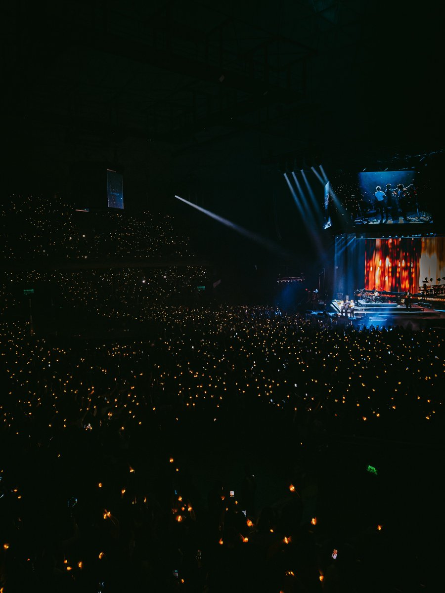 lasgafasdevilla's tweet photo. X: esos morats no son conocidos, quien los conoce?

La banda que no conoce nadie llenando estadios: https://t.co/qhAMvi64xw