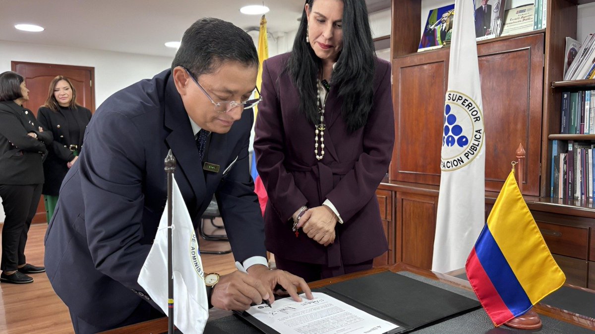 ESAPOficial's tweet photo. ¡Llega un nuevo liderazgo a la ESAP! Damos la bienvenida a Mónica Cecilia Abuchaibe Abuchaibe como nueva subdirectora nacional de Proyección Institucional. Con más de 25 años de trayectoria en los sectores público, privado y académico, impulsará la gestión estatal, la asistencia técnica y la innovación pública en los territorios.