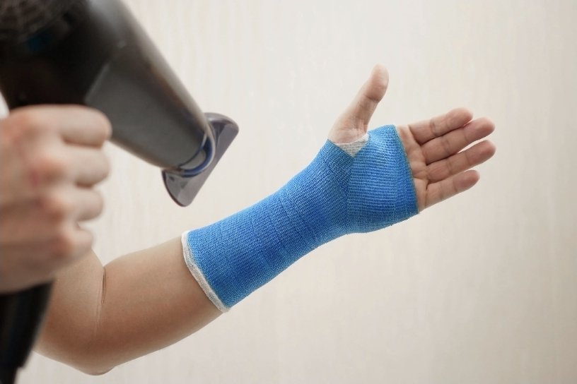 JakeyBoyMcGee's tweet photo. Who wants to sign me cast https://t.co/CmBLO04LEa