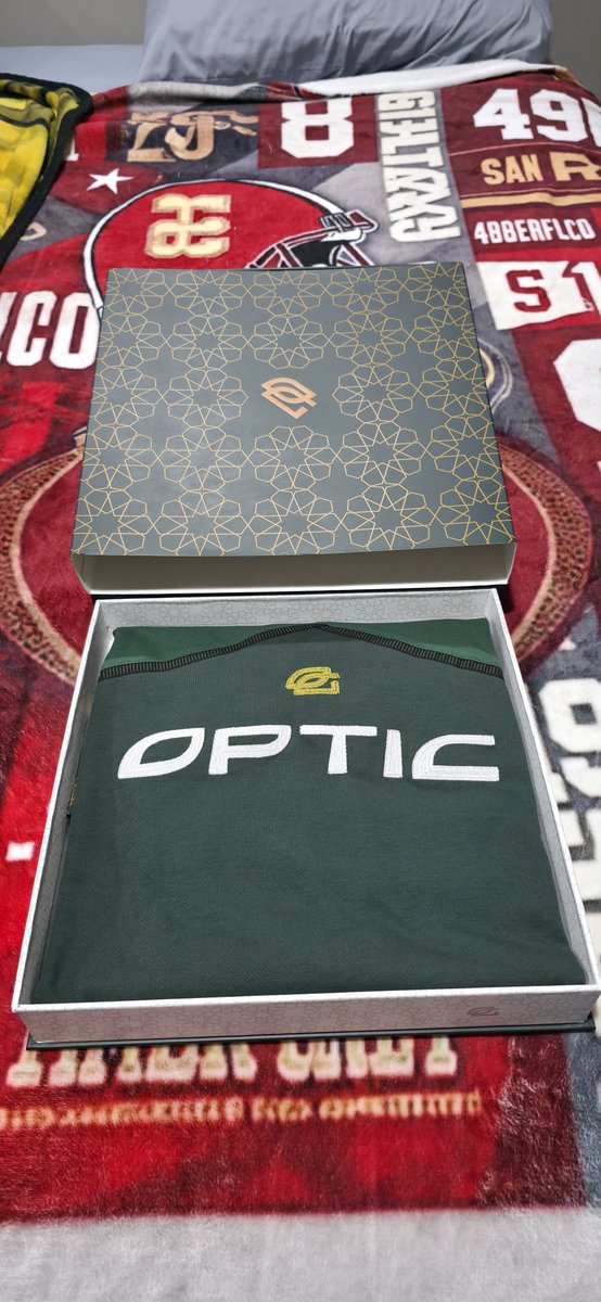 Itzz_PintSize's tweet photo. This beautiful thing just showed up at my door 😍😍 Absolutely love this thing. Big thanks to @OpTic for making these available!! https://t.co/sVtmRQB18O