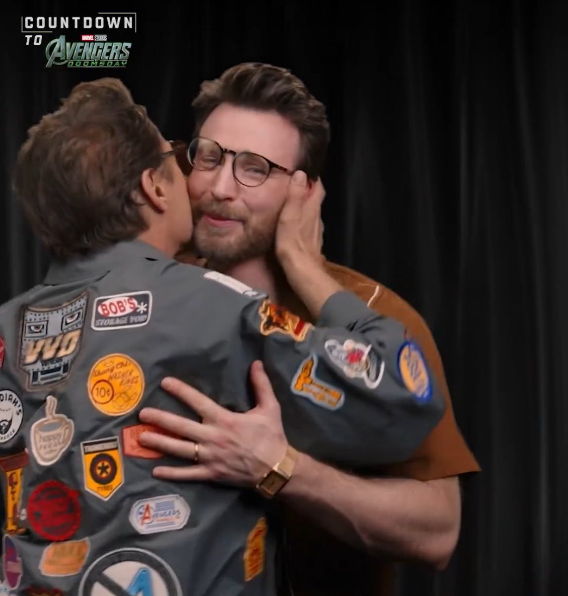 earliebirb's tweet photo. “see that? 🥰 that’s what i did it for 🥰”

EVANSDOWNEY KISS CAUGHT IN 4K!!!!!!!!!!! I USED TO PRAY FOR TIMES LIKE THIS!!!!!!!!! https://t.co/jAsFaCRaCx