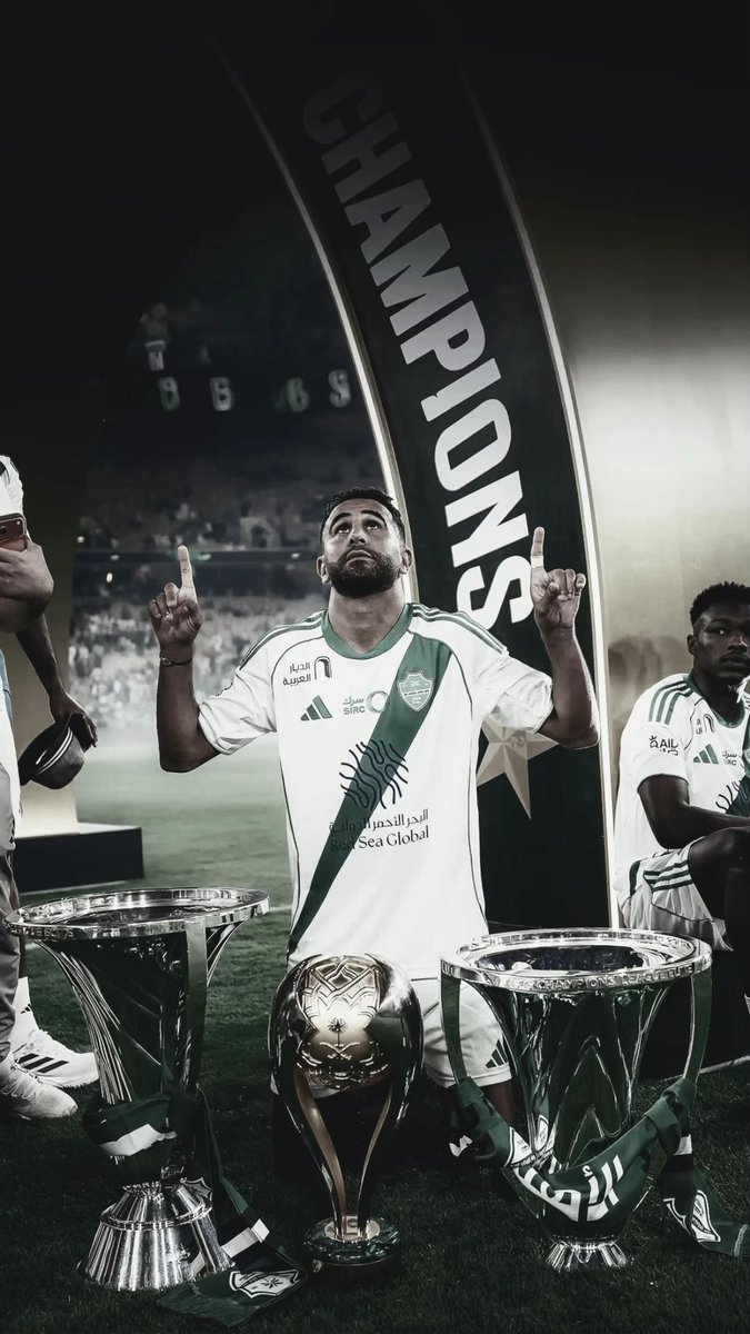 LORD_QB's tweet photo. @jz7vb كلها على ظهوركم ي كلب https://t.co/hH7G87YgRn