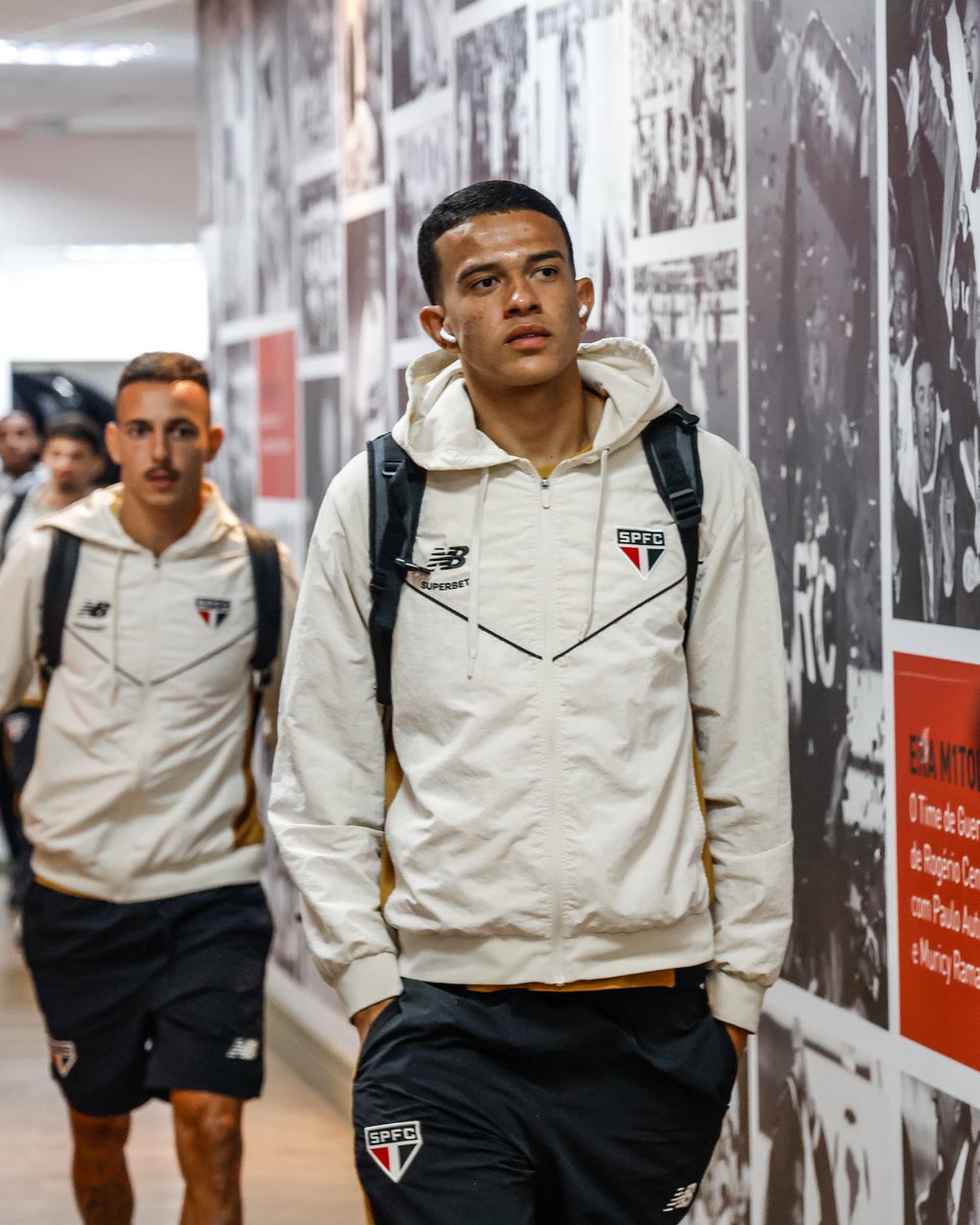 SaoPauloFC's tweet photo. 🏟️ O Tricolor já está em casa para a decisão!

#VamosSãoPaulo 🇾🇪

📸 Rubens Chiri / São Paulo FC https://t.co/Gu53CATnE9