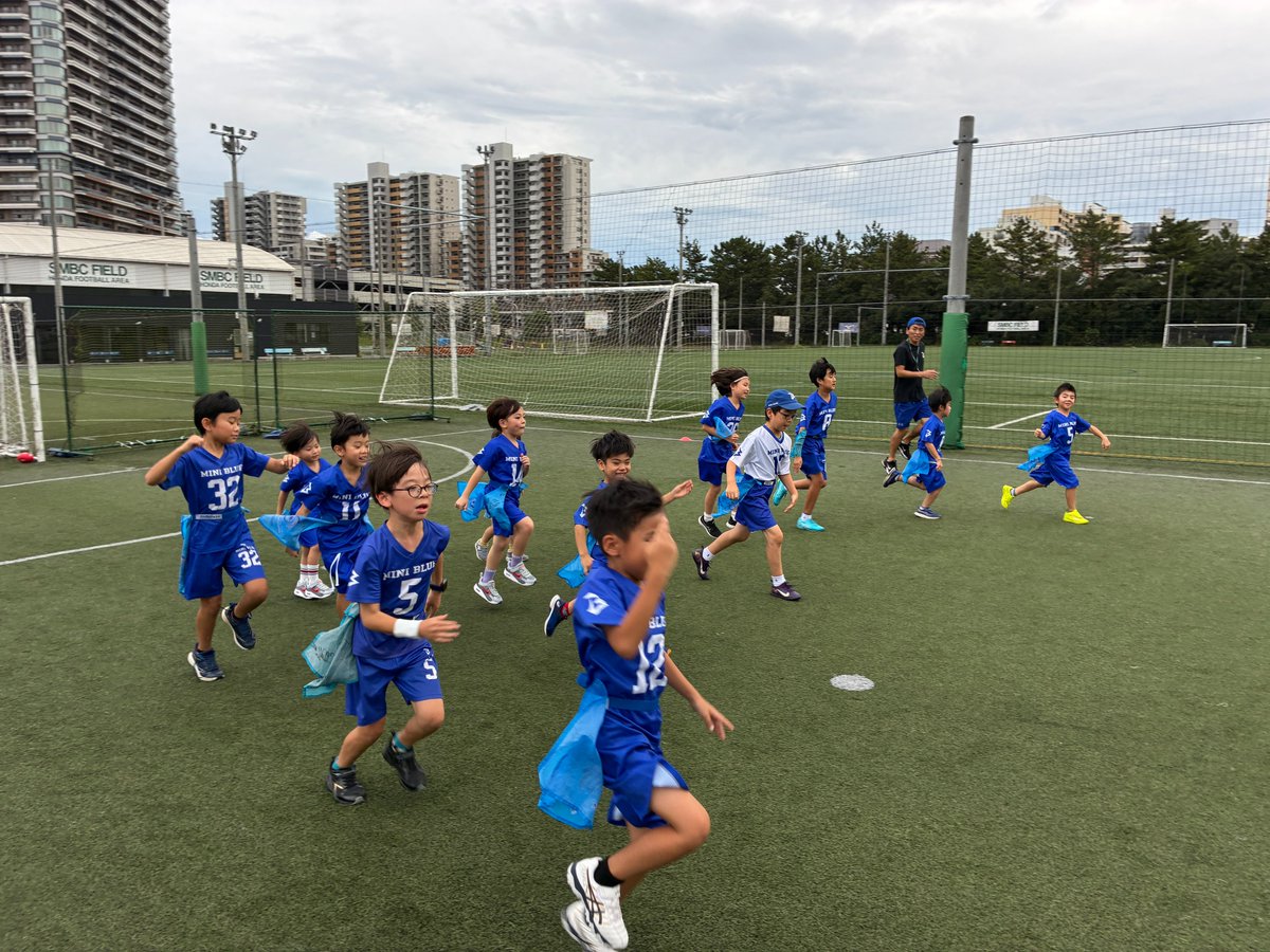 bigbluefb_'s tweet photo. 先週は悪天候のため練習中止でしたが、2週間ぶりの練習には全員が揃い、いつも以上に賑やかで活気ある練習になりました。この元気を貰って、BIG BLUEも23日の試合で勝利します!
MINI BLUEの詳細はこちらをご覧下さい。
https://t.co/xvLUMRTsdn
#MINIBLUE #IBMBIGBLUE #海浜幕張 #SMBCField https://t.co/1f2yTw7cf4