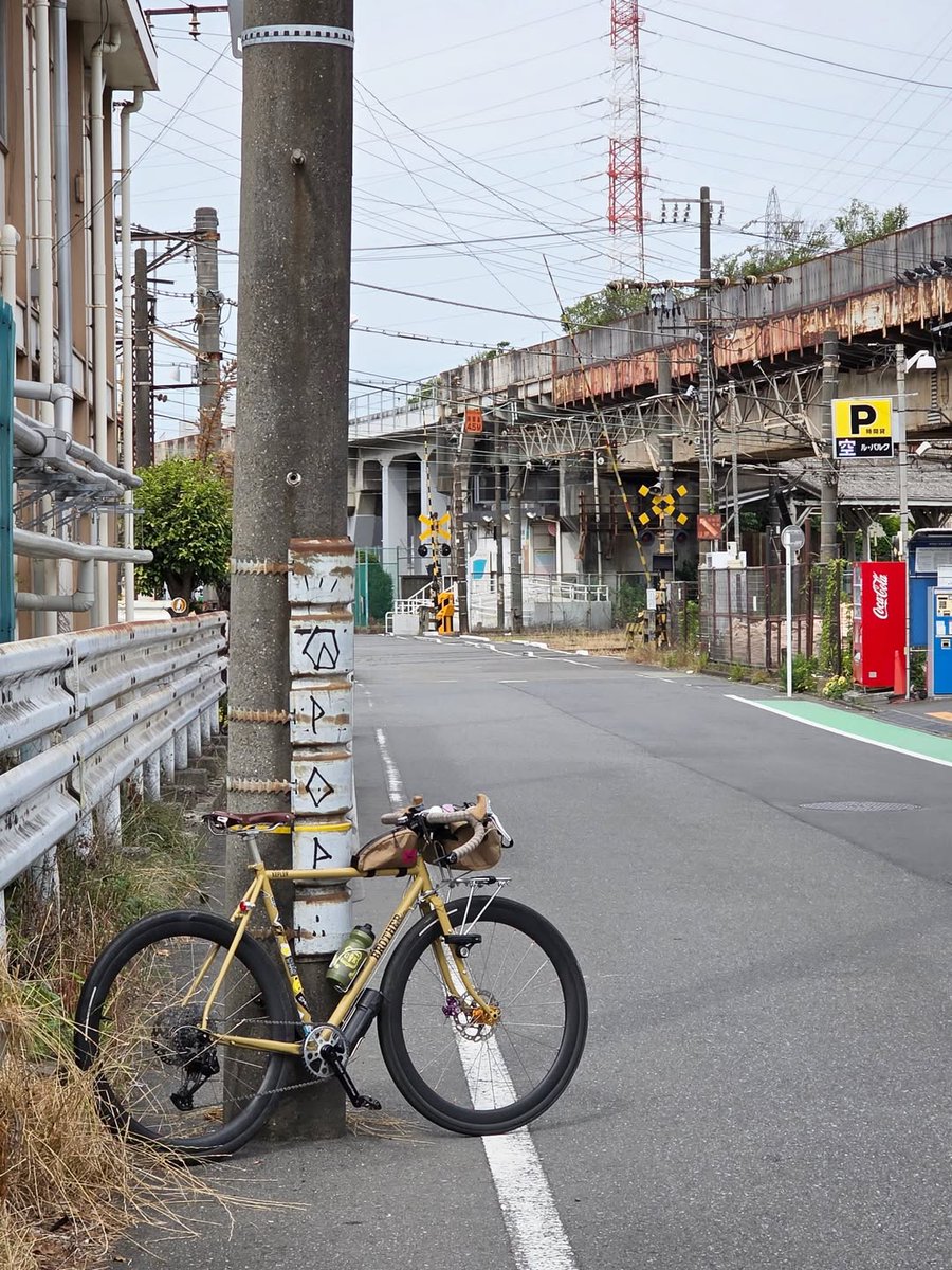 RayLandrushi0's tweet photo. After dropping my partner at the airport, I rode from Haneda along the Tsurumi River to Tama New Town, the Tamagawa, and back to the sea. I love Kawasaki’s industrial areas too. First New Tantanmen—junk food goodness. Great day to ride. https://t.co/kklgmCXNTY