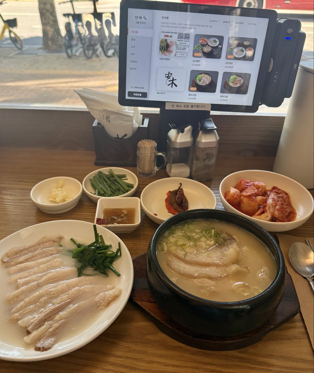 W1At1r's tweet photo. 豚肉が本当に甘いの
めちゃ美味しかった
タッチパネルに日本語表記もあるので楽々 https://t.co/DofDqz91Xy