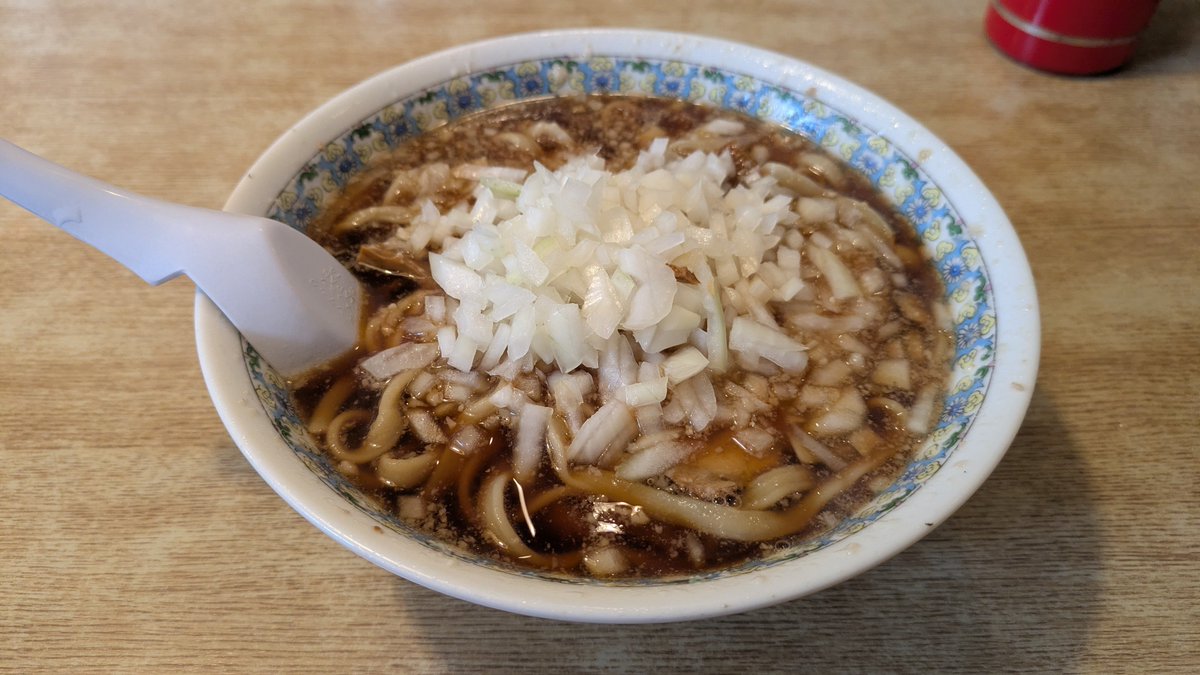 echigorian_15's tweet photo. ねぎらーめん（迷ったが中脂のままで）
生の玉ねぎがたっぷりで、スッキリというか辛い😅 https://t.co/1LRJ09EhoU