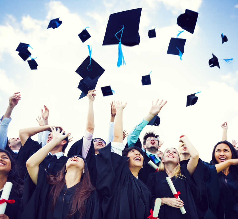 avelf009410's tweet photo. Graduation lock-in: cap thrown, confetti flying, this chapter's ink is finally dry.  So proud of us. https://t.co/rWWAgYPDqL