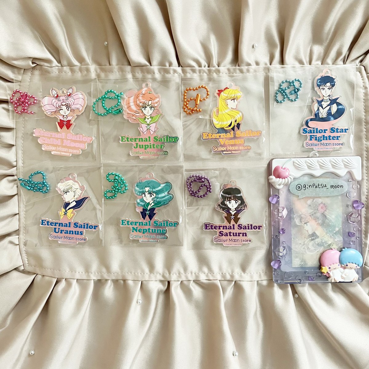 ginpatsu_moon's tweet photo. 【交換・譲渡】セーラームーン オーロラチャーム セーラームーンストア

【譲】
☆ちびムーン／☆ジュピター／ヴィーナス／ウラヌス／ネプチューン／サターン／ファイター

【求】
ムーン／定価+送料
※譲渡条件あり。ALTをご確認ください。

郵送＞都内手渡し

検索からもお気軽にお声がけください。 https://t.co/iLBcroTHR2