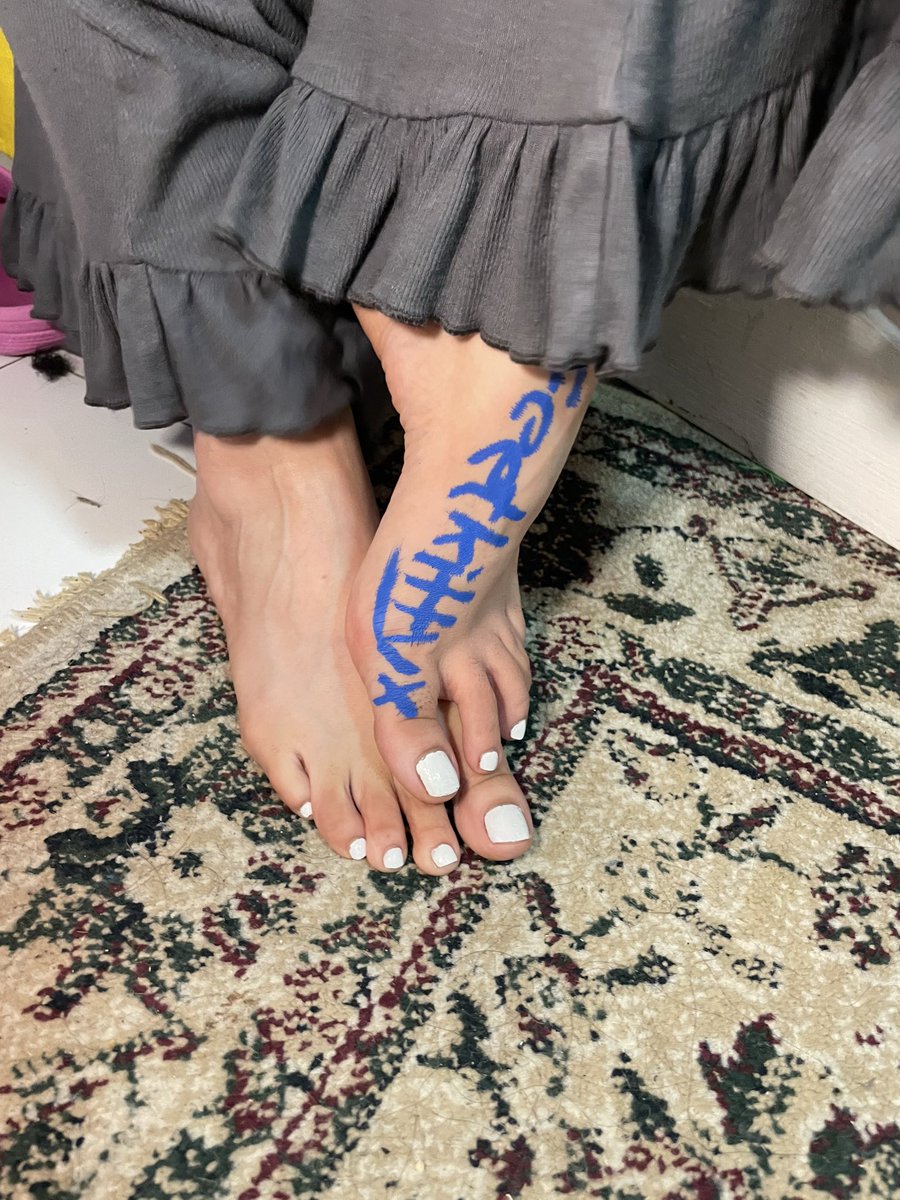 FeetKittyx's tweet photo. My feet are such a waste being this good without any idiot appreciating it🙄🙄. #feetfetısh #feetworshi̇p #onlyfans #bonnieblue #onlyfeet #soles #womenfeet https://t.co/dCWM4p9bvl