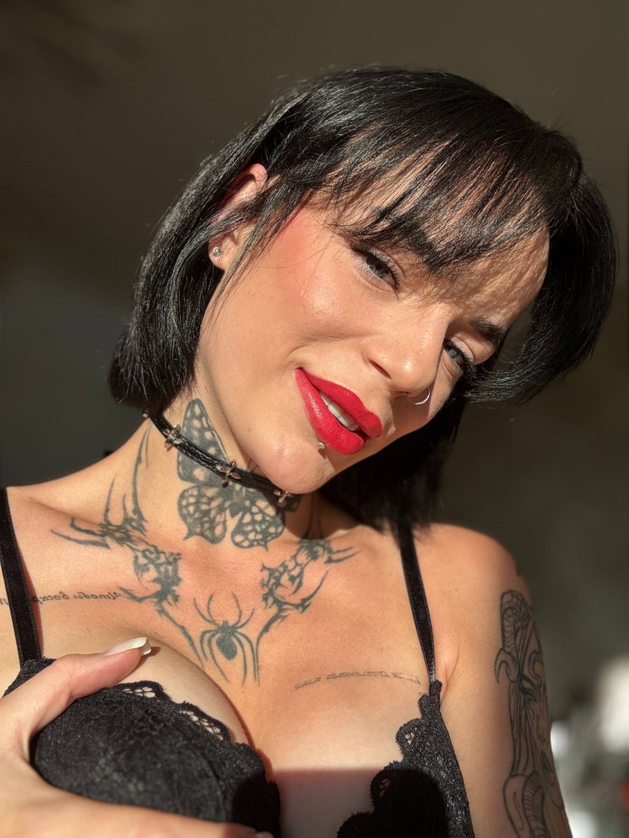 Lilith_Medic's tweet photo. I read somewhere today that 10 minutes is enough for a girl to finish, and it honestly made me laugh 😅 I mean… if there’s at least half an hour of foreplay first, then yeah, I can agree with that.
#girl #sexy #bfm https://t.co/vHXdYDtv1y