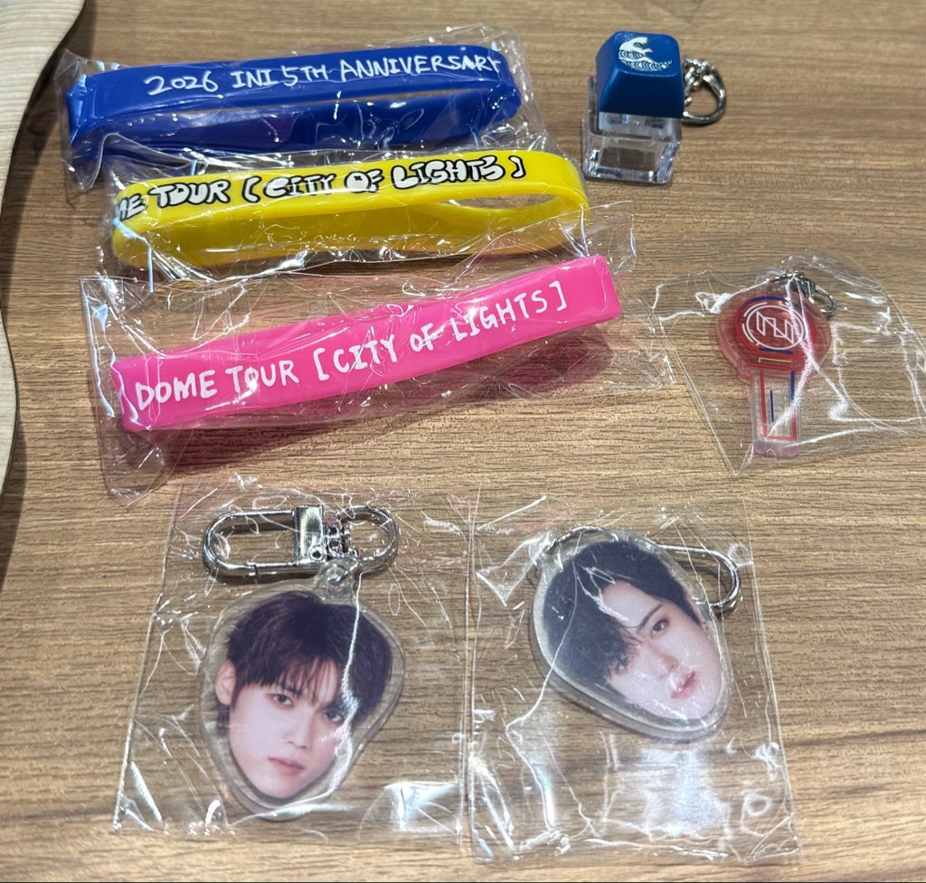 7777___87's tweet photo. INI CITY OF LIGHTS カプセルトイ ガチャ 交換

【譲】ラバーバンド 池崎 池﨑/木村/佐野
         キーキャップキーホルダー 池﨑 池崎
         顔アクキー 木村/佐野
         ペンラアクキー 松田

【求】西 顔アクキー/ラバーバンド/キーキャップキーホルダー

 #INI交換 https://t.co/ml3MYZXGiC