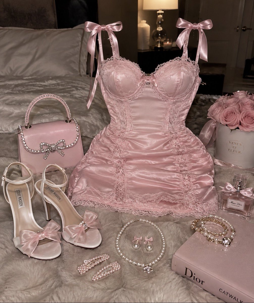 PinkPrivilege5's tweet photo. she’s the whole aesthetic. 🎀✨ https://t.co/XVJj12c6Fi