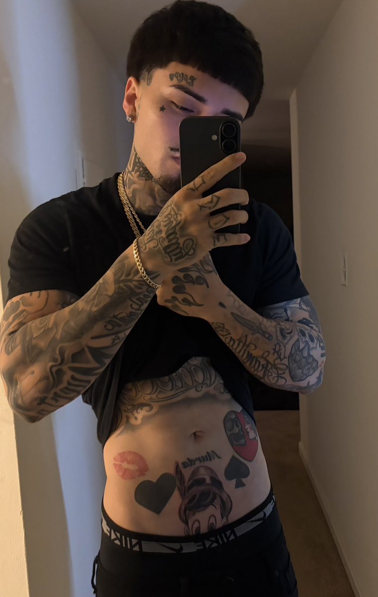 murdaaricky's tweet photo. should I pull the nose out ? 🤥 https://t.co/zvv41PLthS