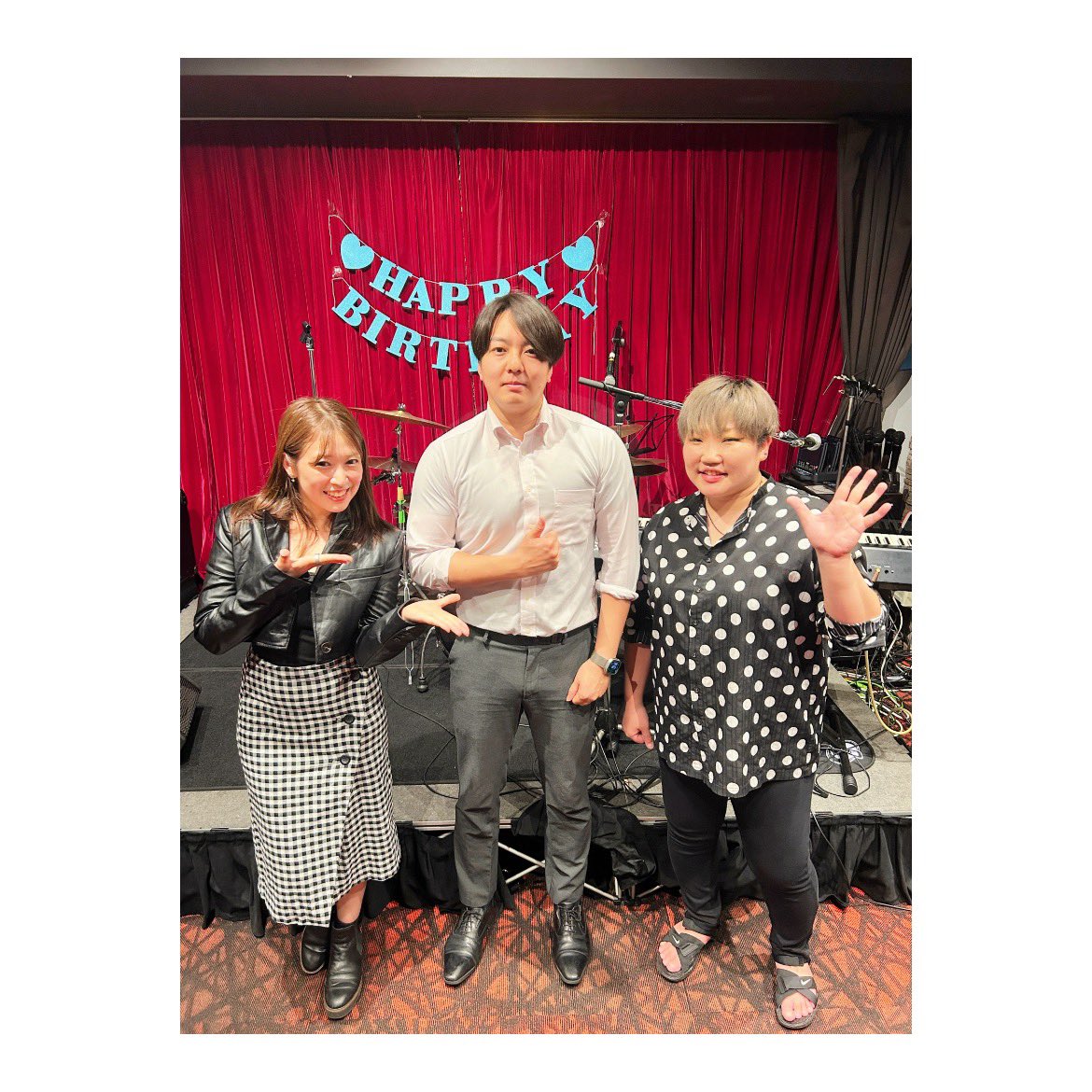 yoshimi_staff's tweet photo. 昨日は音楽ゲストとしても、アッコ氏と出演しました🎤✨
アッコちゃん、タクちゃん、私でウルトラソウルしました😂
少しフライングですが、社長お誕生日おめでとうございます㊗️
#ぐんまちゃん
#ハゲコイ https://t.co/EpkDvWEfku
#Ruan #スーパーミリオンヘアー https://t.co/AwHLE3oqfs