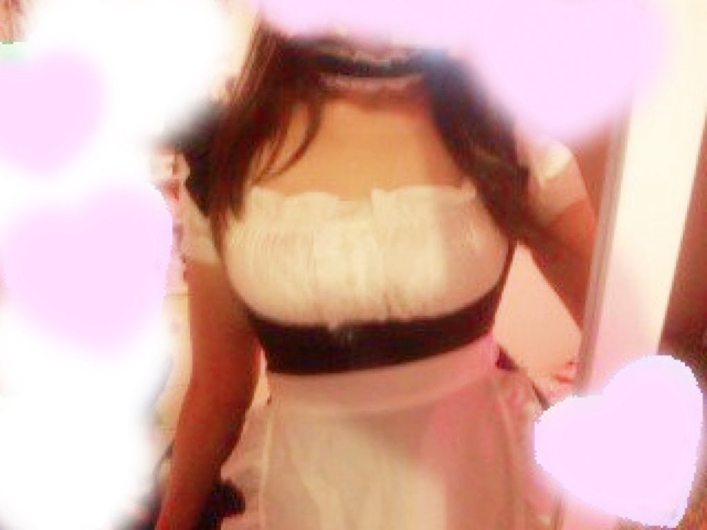 _annmilk's tweet photo. めじるしアクセサリーが今すっごく人気だけど私も大昔にたくさんつけてたよ🎀ちょっと違うけど(*°ฅ°*)スクイーズぽいやつも付けてたよ笑❣ついでにその頃はメイドさんでした🧸💝 https://t.co/5Jz1f08hzo