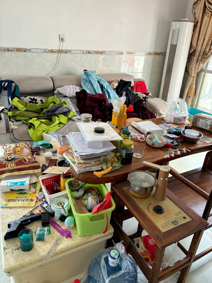 bugcp402801's tweet photo. [Tackling that clutter bin! Dug up vintage books u0026 a cute ceramic mug – half the fun of sorting is finding little forgotten gems. Clearing space = making room for new memories!]， https://t.co/9DzmnU7Rhr