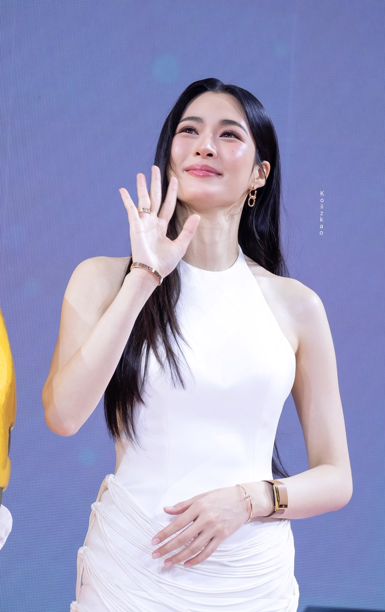 Koiiz9's tweet photo. ☺️👋🏻🤏🏻🫶🏻

EUCERIN SPOTLESS WITH LINGLING 
#EucerinNO1BrighteningCelebrationXLingLing 
#LinglingKwong #หลิงหลิงคอง‌ https://t.co/4PJkoYquYs