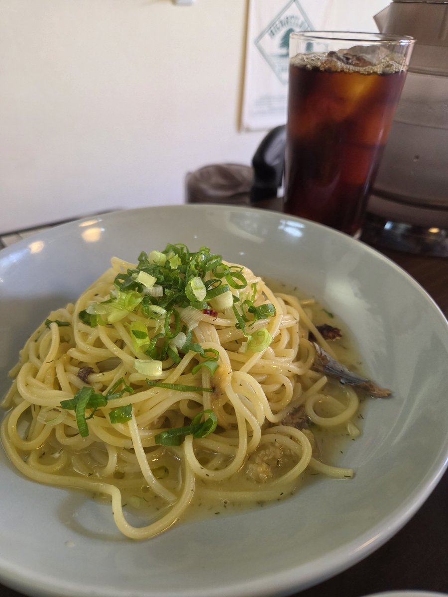 A10tare's tweet photo. 生パスタ専門店Dariさんでランチタイム✨
月替わりパスタの秋刀魚と焼きナスのペペロンチーノと根菜スープ、紫キャベツと人参のサラダ🍝🥗
ペペロンチーノに焼きナス🍆!?ってびっくりだけどうまー🤤
#生パスタ専門店Dari #Dari #生パスタ #パスタ #ペペロンチーノ #青森県 #青森市 #飯活 https://t.co/TIjPQ8btiA