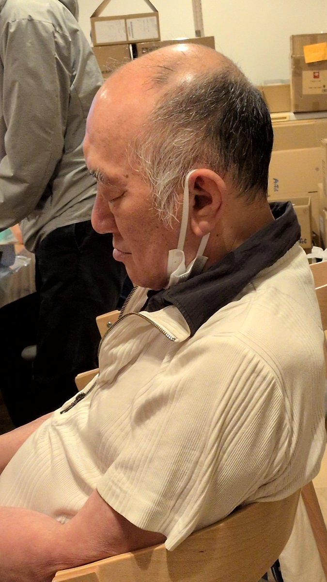 u8seg's tweet photo. 居眠りばかりの工賃泥棒のハゲwww https://t.co/yOGui7ZnMW
