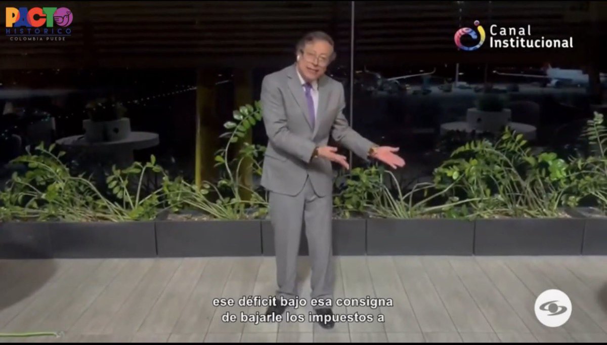 Juan10Correa's tweet photo. Nunca ha vendido nada.
Nunca ha pagado el arriendo de un local comercial.
Nunca ha pagado una nómina.

Tiene efectivo para comprar una casa de $2.600 millones de pesos.
¿Cuál es su profesión?
Timador, parlanchín y fanfarrón. https://t.co/t605C4Sawp