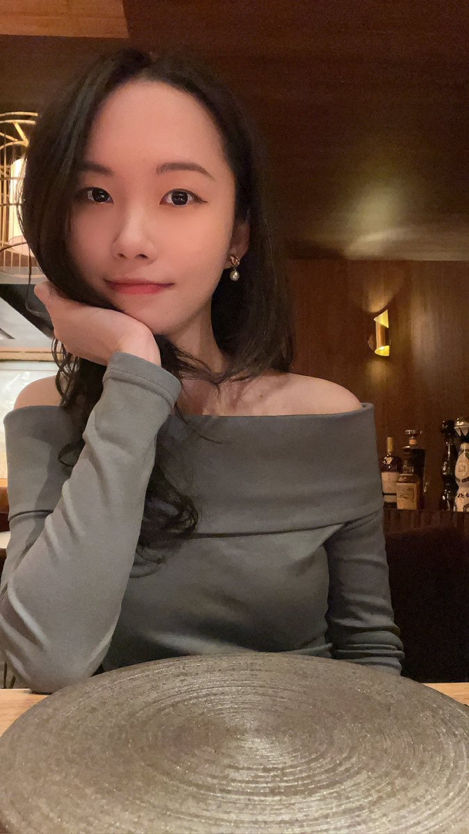 S1440404's tweet photo. 推友同学这眼神  这舌头  真的很榨啊直接一发浓精洗脸，对了，带��眼镜更骚了呢  #榨精 #口射 #射屏 https://t.co/rL7m9X21PB