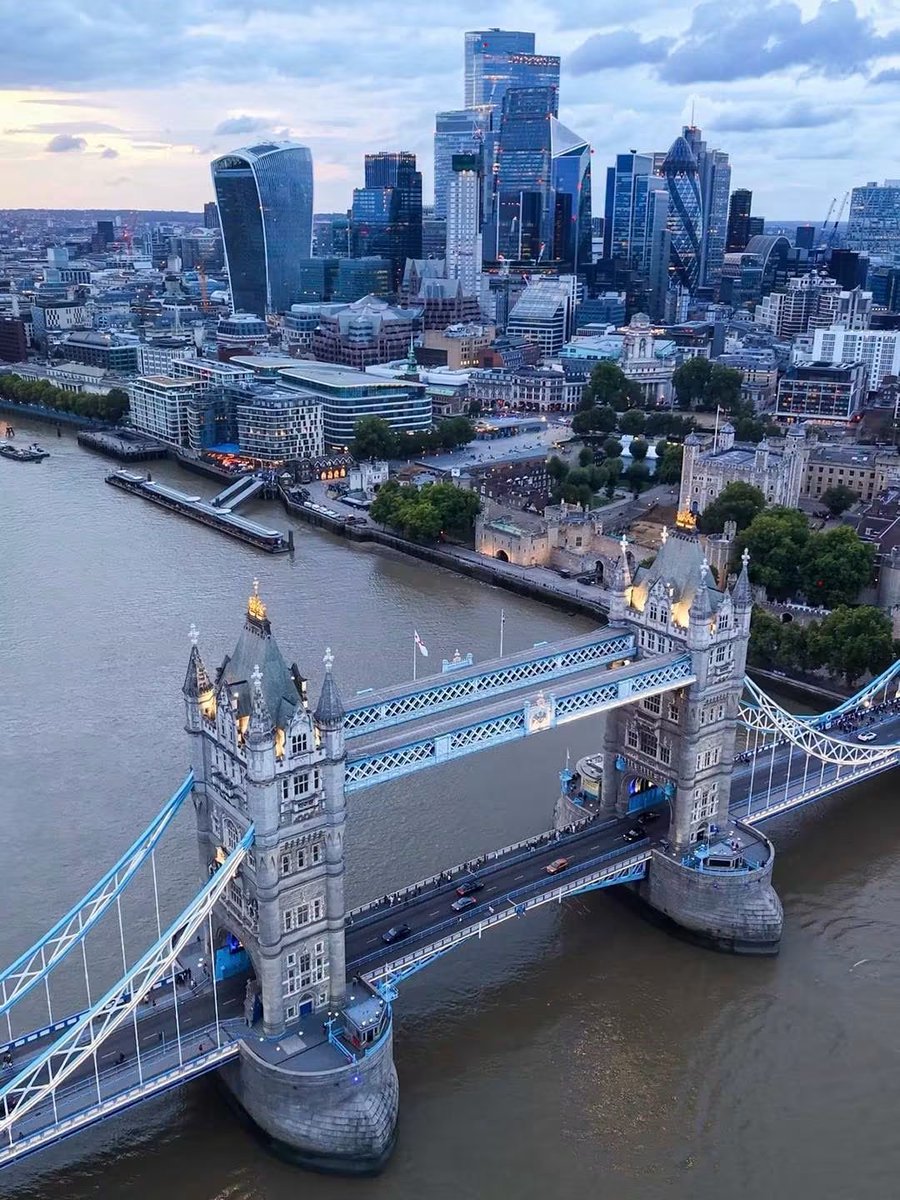 PrettyCitiesX's tweet photo. Tower Bridge, London 🇬🇧 https://t.co/3vmb4FITvZ