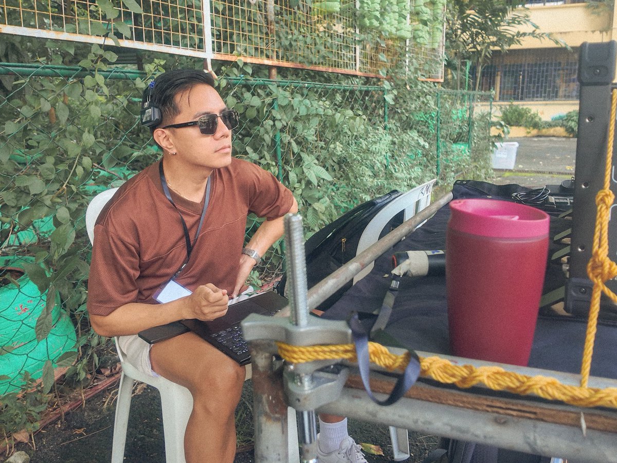 CSstudiosph's tweet photo. Happy first day ng pagiging yearner ngayong First Sem! 🎬

Ready na ba sa panibagong yugto?

Relax lang, umpisa pa lang ’to. Marami-rami pa tayong eksena at kwentong aabangan sa semester na ’to. 👀

Ang tanong: parusa ba ’to o kilig? 🫣

#FirstSem #KyleEcharri #KaiMontinola https://t.co/1Yg18R5z5e
