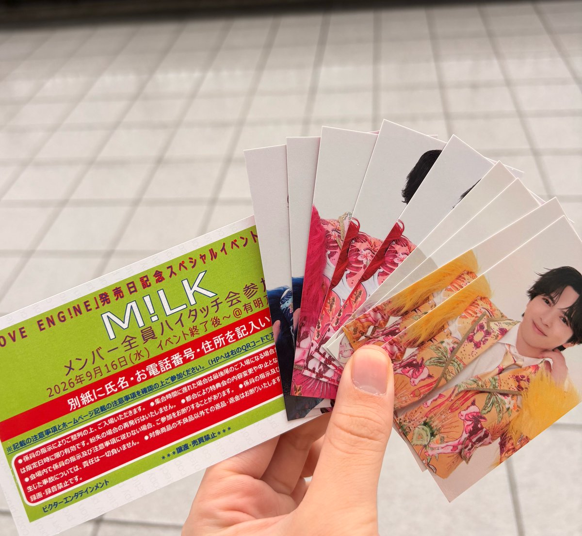 meropri_'s tweet photo. ハイタッチ会当たって震えた…
雨風の中並んでよかったーー https://t.co/482zNeumXg