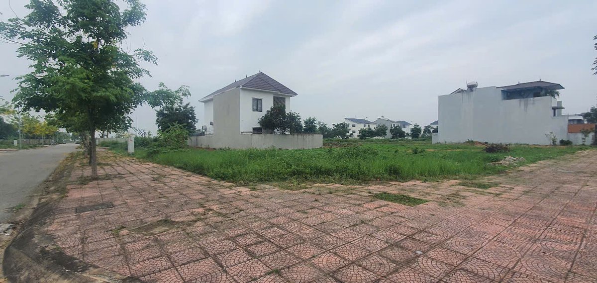 BarbraWidey5's tweet photo. 積み重なる時間の流れが目には見えないけれど、時折それらが自分の足元に留まっているような感覚に陥るのはなぜだろう https://t.co/NdzraqKIrp