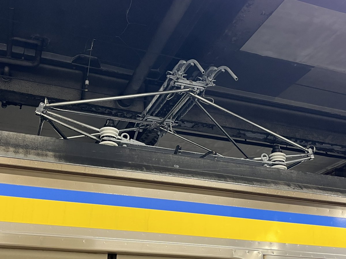 ori8636's tweet photo. 209系2100番台C426編成OM出場
大宮駅3番線に停車中でした！
こんな綺麗な菱形パンタは、あと何回見れるでしょうか？ https://t.co/ip3Nw3joLU