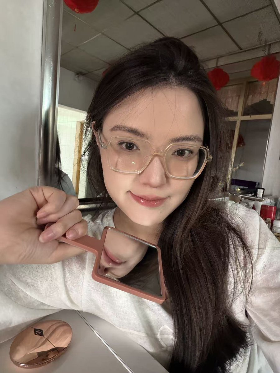 S1440404's tweet photo. 推友投稿女友，本来是觉得有点一般的，不过你女友都张开嘴了，我就射屏灌骚货一发浓精��  #投稿 #意淫 #眼镜婊 #眼镜妹 #配文 #母狗 #骚货 #反差 #肉便器 https://t.co/1GRw9XS8ua