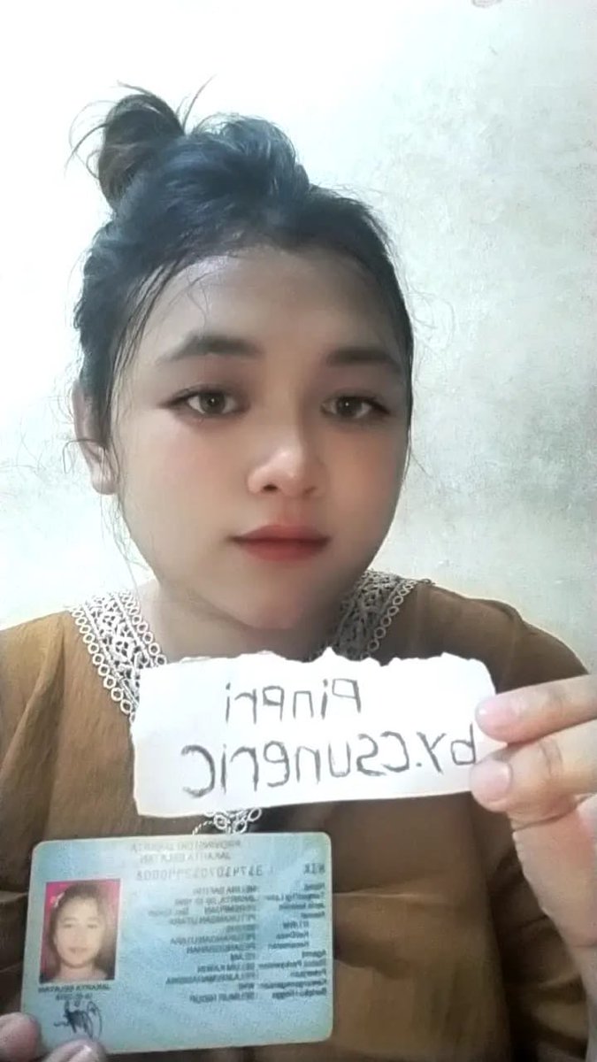 csuneric's tweet photo. ❗️Help RT, Be Aware❗️

Scammers cust nunggak pinpri, emang udah niat kabur dr awal narik data, ngeblock wa.

Nama: Melina Safitri
Domisili: Petukangan utara, Jaksel
Nomer hp: 895-1989-8828/+62 831‑6433‑5945
Norek pencairan: BCA an Melina Safitri, 4760770332

#pinpri #zonauang https://t.co/GyMUuFUTxU