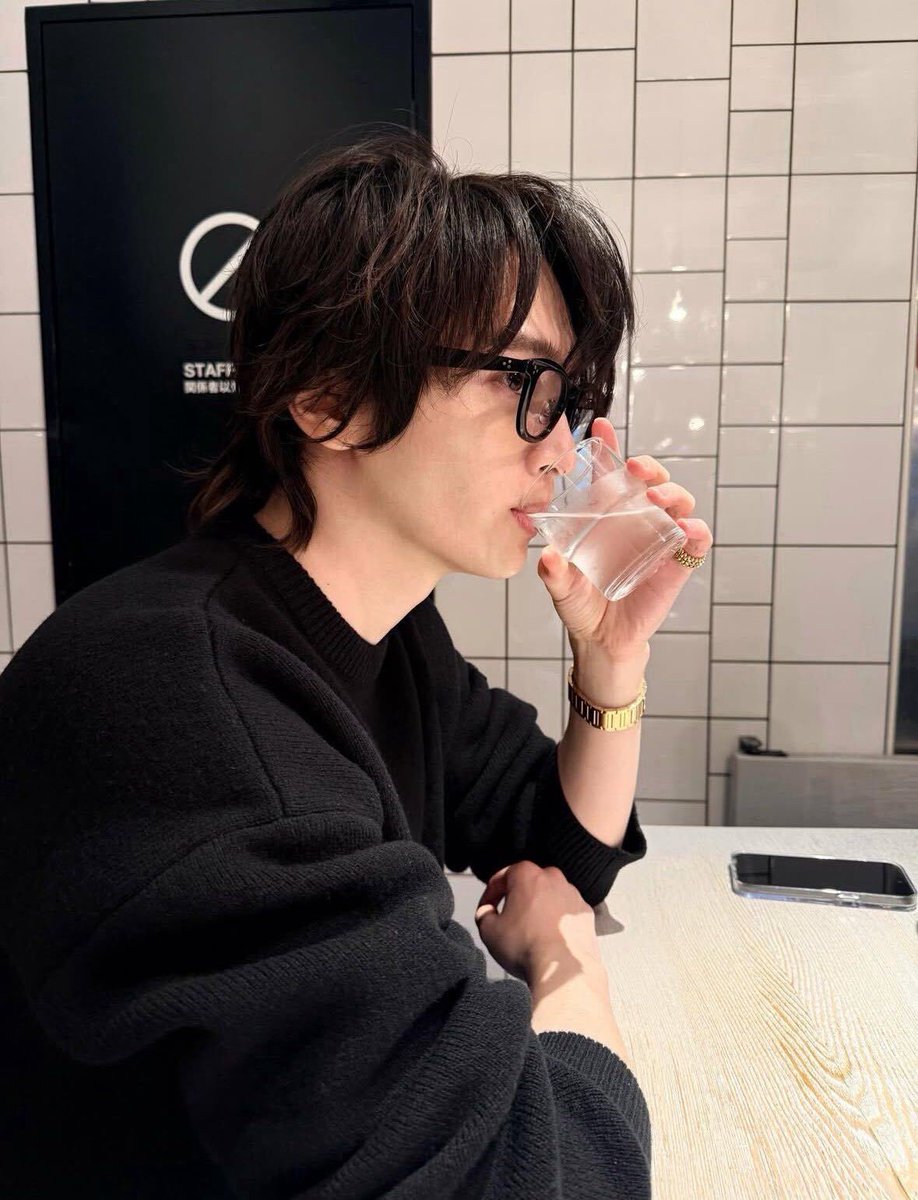 karaol_mii's tweet photo. 玉森裕太の秋冬コーデ、天才。
こんな格好してる人歩いてたら秒で惚れる。 https://t.co/2XCfDXV7Sh