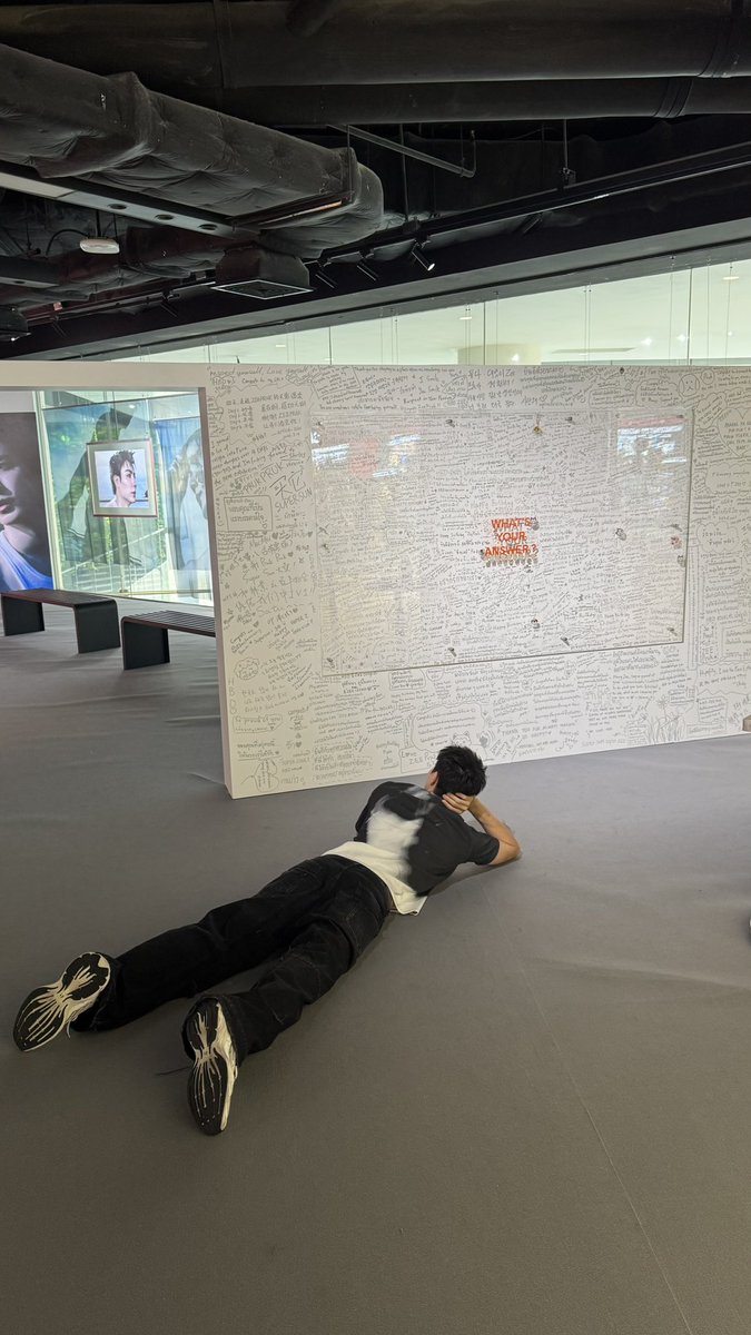 zee_pruk's tweet photo. บรรยากาศน่านอน อยากเอาหมอนเอาผ้าห่มมา รู้สึกเหมือนโดยพึกโอบล้อมด้วยความอบอุ่น 😄🫠

#SUPERSUN
#SUPERSUNxSIAMDISCOVERY
#SUPERSUNINSOLUTIONEXHIBITION
#SUPERSUNEXHIBITION https://t.co/ScMpGc8EDl