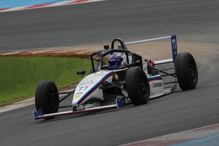 fmotor's tweet photo. FJ1500/S-FJもてぎ・菅生:第6戦もてぎ決勝 FJ1500は序盤の波乱で光山勇正が初優勝 S-FJは中盤のバトルを制した磐上隼斗が優勝、3位小林留魁がシリーズチャンピオンを獲得 https://t.co/rID149M1xC #fj1500 #superfj https://t.co/9LchPUl6LT