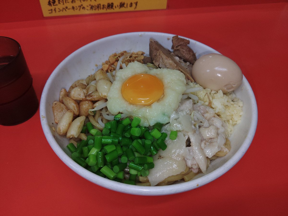 hbmk2fancy's tweet photo. 平日休み、久しぶりに #ぶたのジョー さんで限定麺のニンニク油そばを
美味かったのは言うまでもなく

中盛でも腹パンになったのはそれだけのボリュームだったのか、はたまた胃が小さくなったのか。。。

ご馳走様でした https://t.co/ufjPxuoTDP