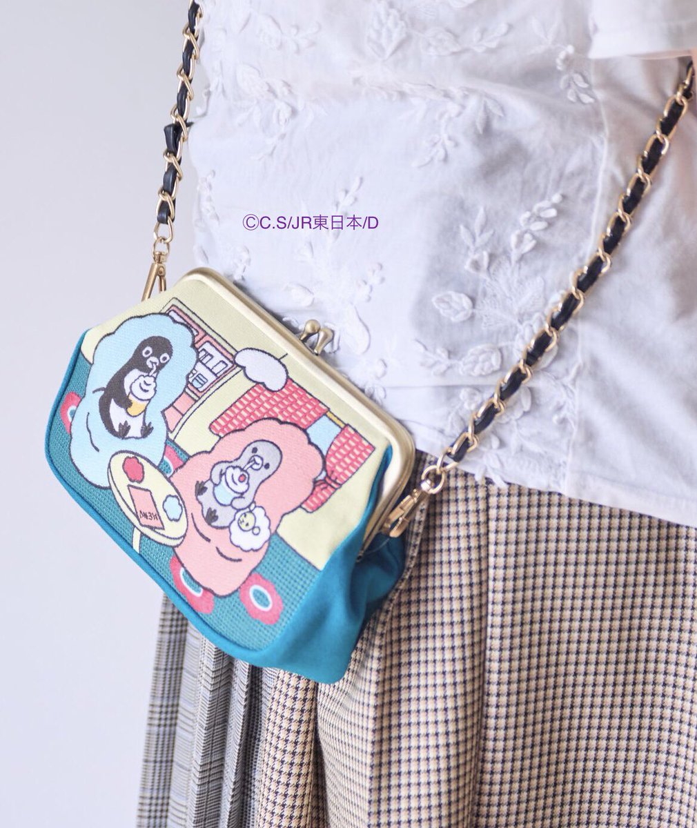 TrainOrangepage's tweet photo. 刺繍イラストが精巧でうっとりの【刺繍がま口ポーチ】が明日より、トーキョーみっつ、レールヤード大宮＆秋葉原、JRE MALL「オレンジページshop」などで新発売します🍀。両端の小さな金具にチェーンをつければ肩がけポーチとして使え、気分が盛り上がります⭐️ https://t.co/i0c110mXzG