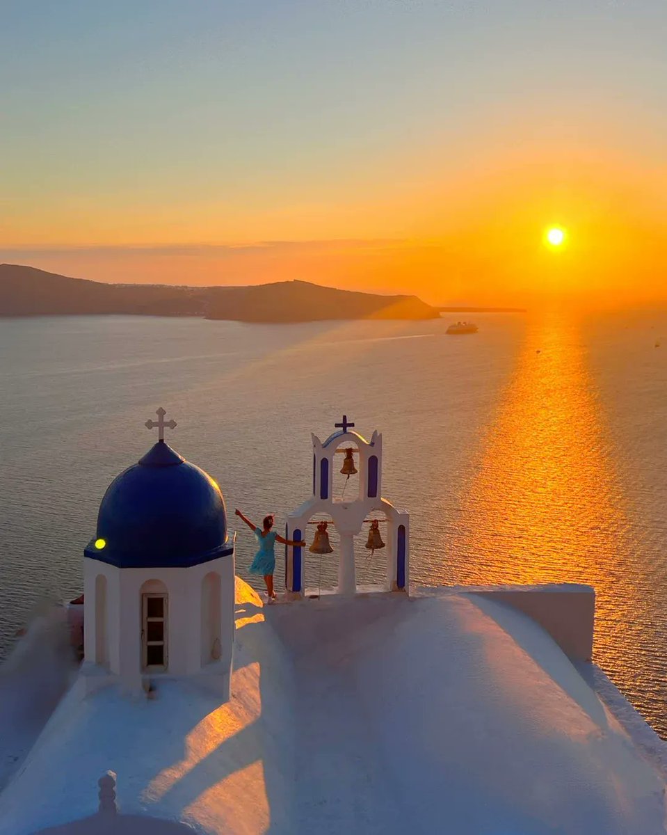 honep069672's tweet photo. Chasing golden sunsets in Santorini right now—white-washed villages, crystal blue Aegean waves, and zero work emails. This is the kind of reset the soul begged for. https://t.co/F57eTYSUIZ