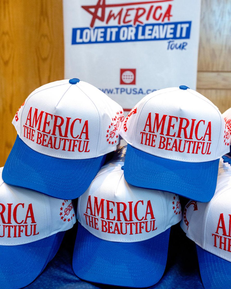 tpusastudents's tweet photo. AMERICA: LOVE IT OR LEAVE IT

Can confirm the University of Arkansas students love America 🐗🇺🇸

The future is bright 🏆 https://t.co/VoZ611UneJ