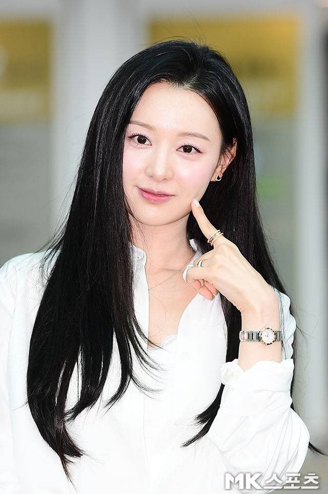 kjwbase's tweet photo. Kim Jiwon will be appearing on You Quiz on the Block. https://t.co/VsdZSIxOsI