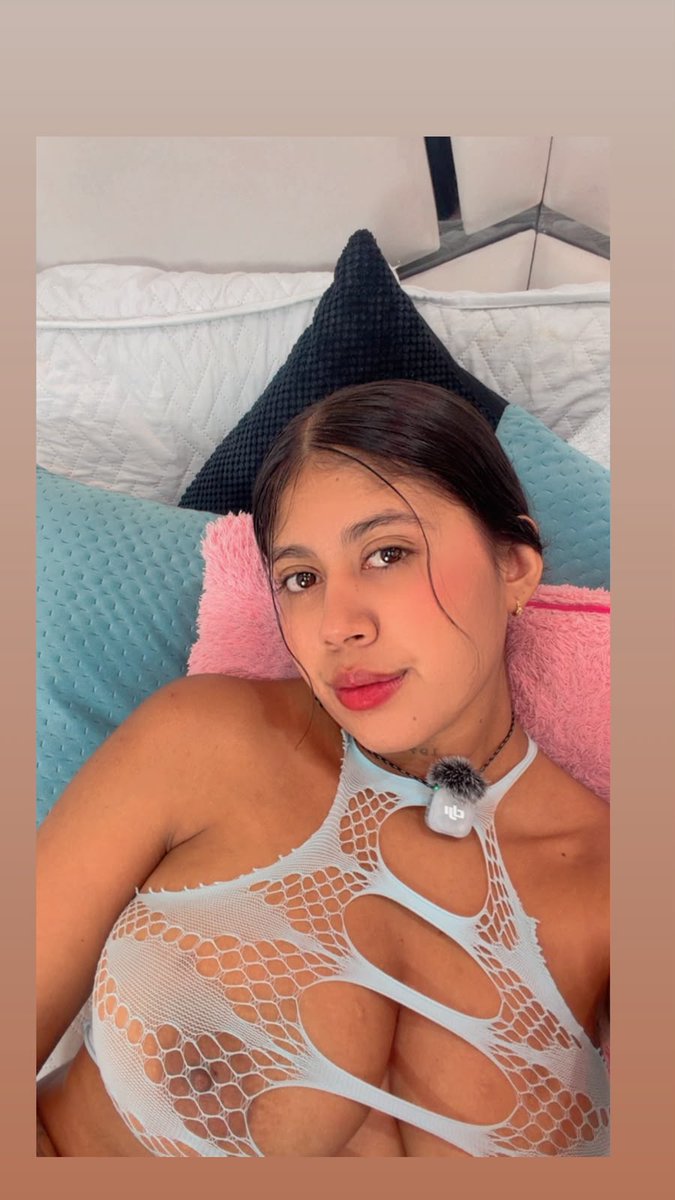 Aurora18_cb's tweet photo. 🔥 Who wants my attention🥵😈 https://t.co/TqIoMdQfRl