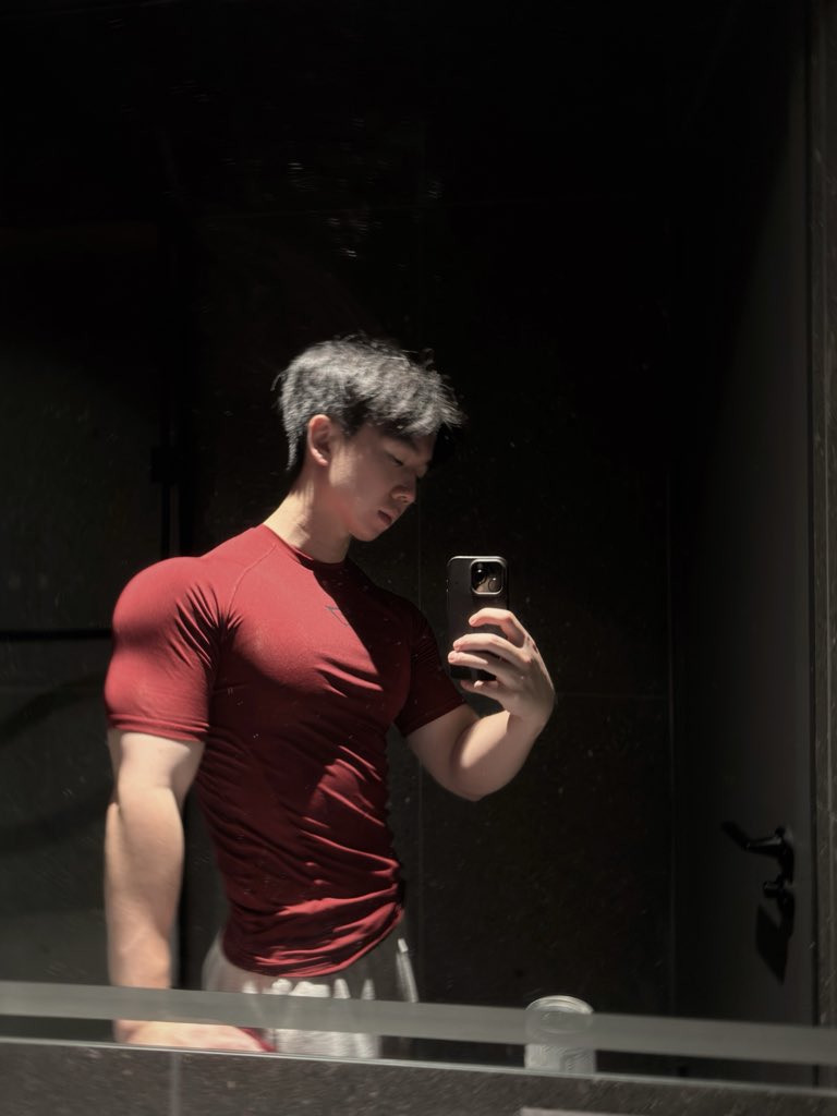 leopolddd7's tweet photo. 今天是小红 https://t.co/HH6THUYGUy