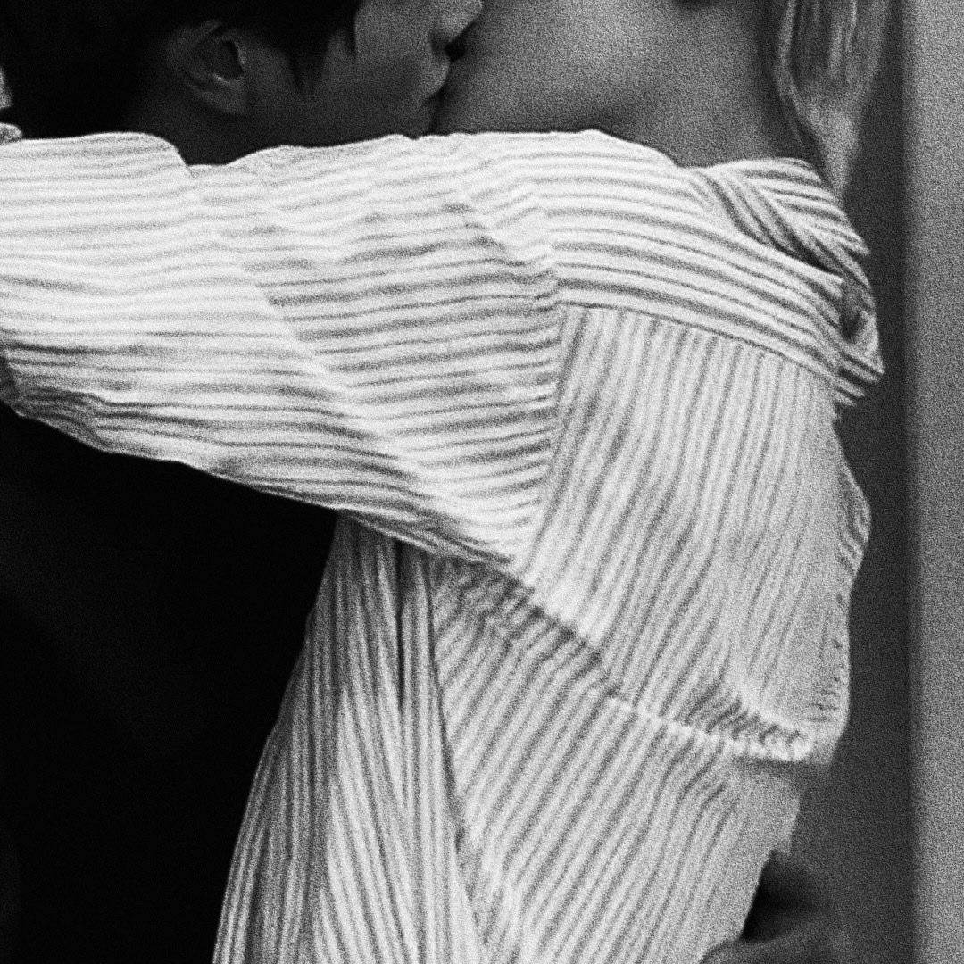 rielausm's tweet photo. #auyoonmin | Sentones 🔞

Donde Jimin le da unos unos buenos sentones a su esposo, mientras este está en una llamada con su asistente y amigo, Jungkook.

#yoonmin #au #yoonmin https://t.co/lJYiqQBBFS