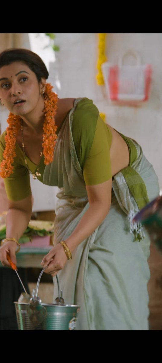 ludocinema's tweet photo. Priya Bhavani Shankar ♥️ 
Hips don't lie 🔥
Donut loading 🥯🍩 https://t.co/kBkwIT3aAY
