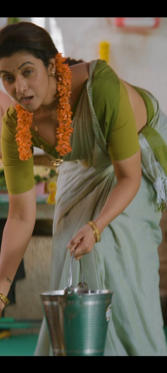 ludocinema's tweet photo. Priya Bhavani Shankar ♥️ 
Hips don't lie 🔥
Donut loading 🥯🍩 https://t.co/kBkwIT3aAY
