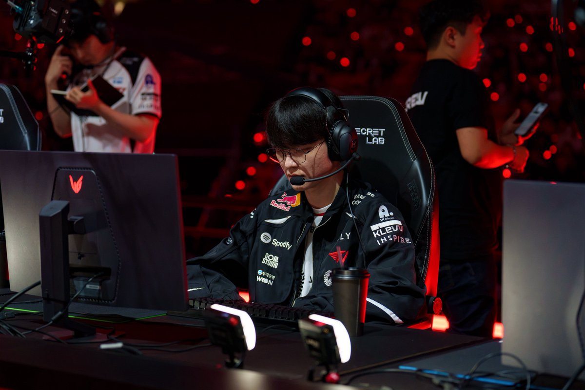 fakerized's tweet photo. 2026 LCK LOWER FINALS &amp; GRAND FINALS - #FAKER #페이커 

🔗 https://t.co/f0z4ra7cR3 https://t.co/LJWXdInzGP